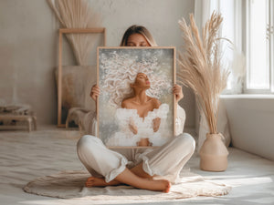 ENVELOPPÉE DE SA LUMIÈRE - Affiche portrait féminin spirituel